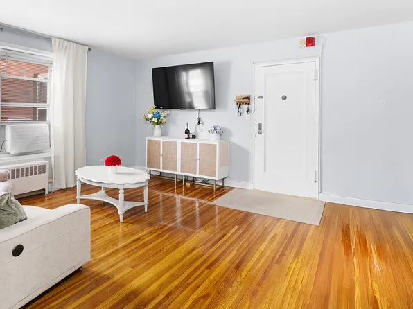 2350 Linwood Avenue image 1 of 14