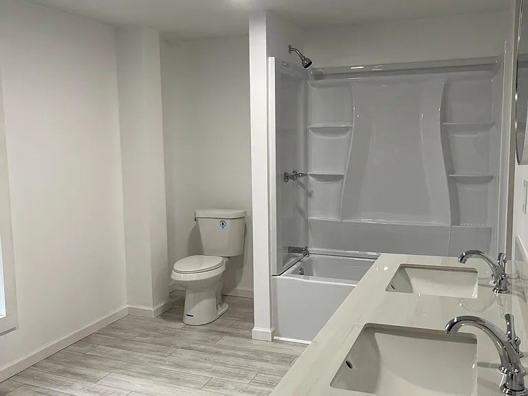 348 Vanduzee St — Photo 5