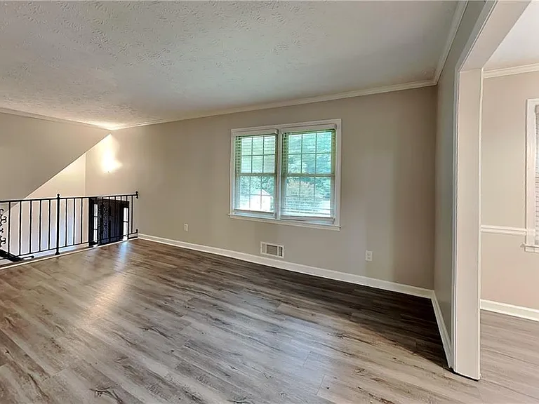 1625 Sonya Dr — Photo 3