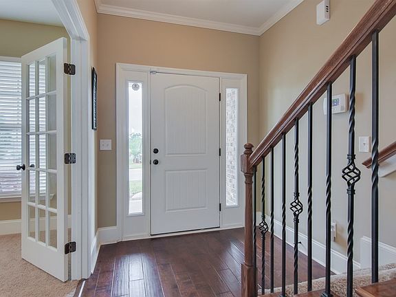 3rd image of 1602 Cedar Hill Dr