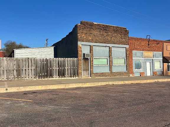 2nd image of 211 Main St