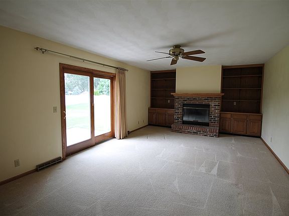 5th image of 913 Bedford Dr