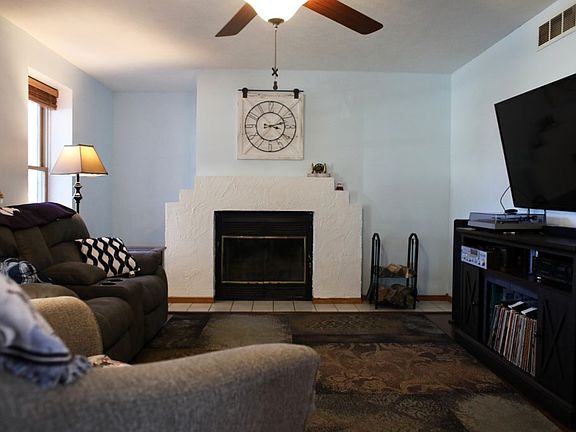 4th image of 1101 Courtney Dr