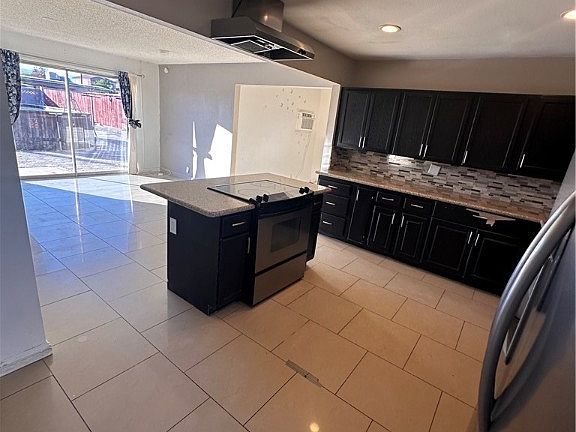 3rd image of 1725 Willowbrook Dr