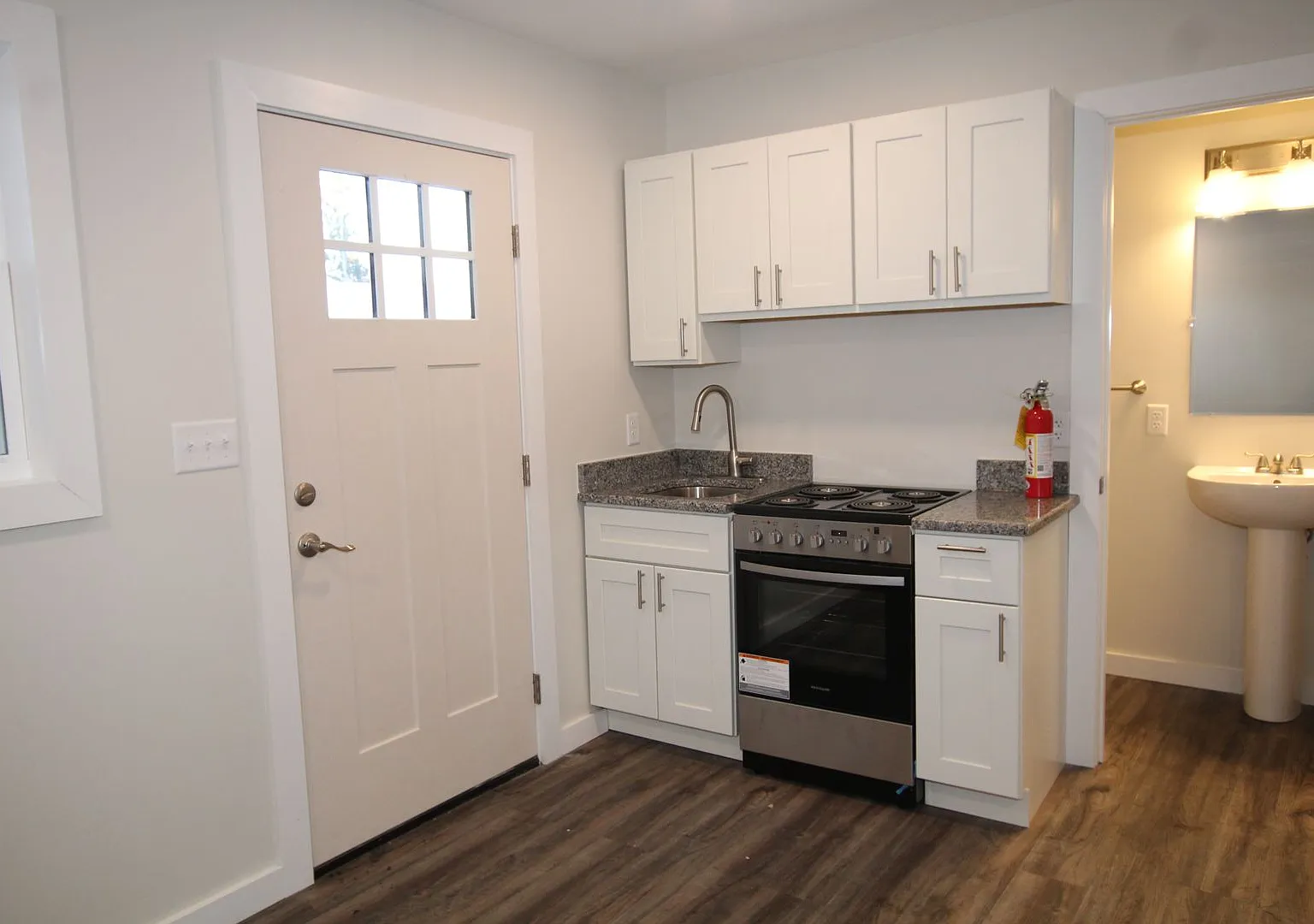 Free 1 Month Rent!! Beautifully Remodeled And Completed Efficiency Studio — Photo 4
