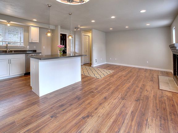4th image of 16824 16th Ave E