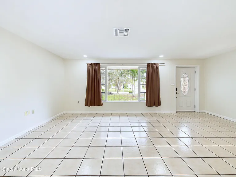 1202 Yacht Club Blvd — Photo 6