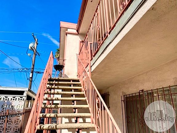 3rd image of 11147 Raymond Ave #4