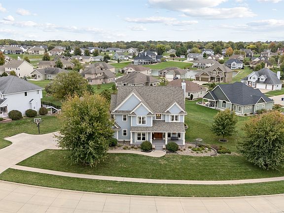 3rd image of 1025 Meadow Crest Dr