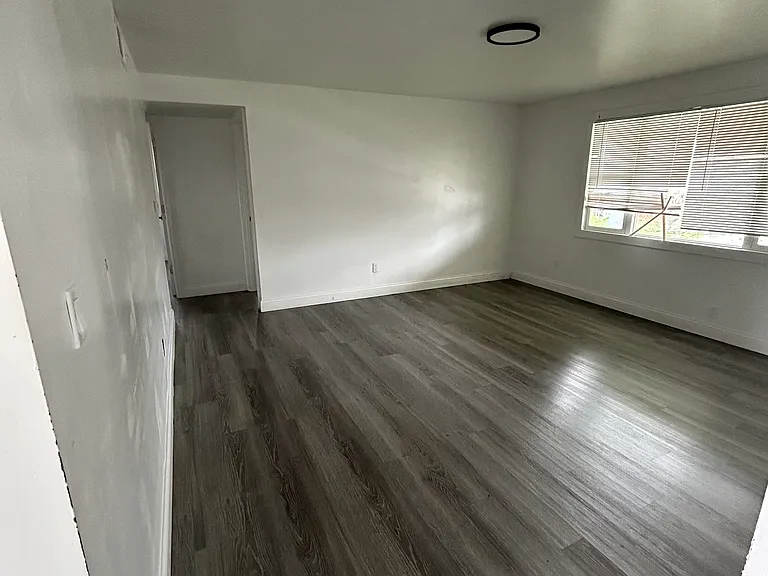 751 Kingsford Rd #C — Photo 8