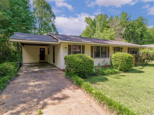 1810 Pineview Dr, Alexander City, AL 35010