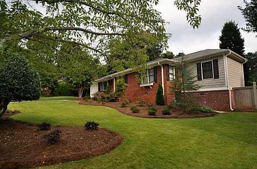 2nd image of 1467 Spruce Dr SE
