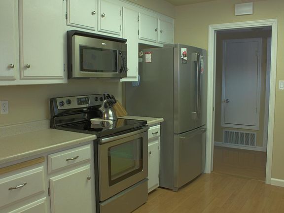 3rd image of 1717 Russell Way