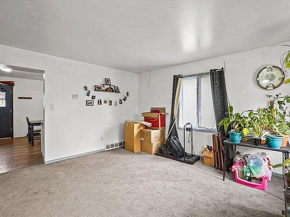3rd image of 122 N Elmer St