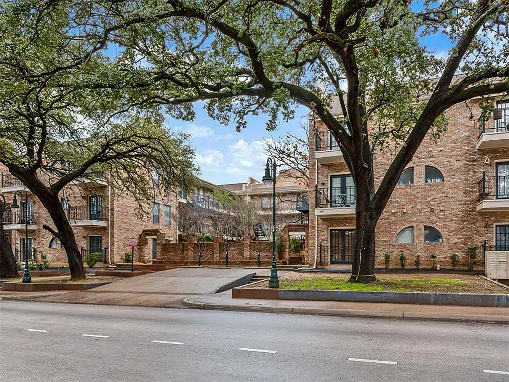2 bed, 850 sqft, $1,450 — Photo 1