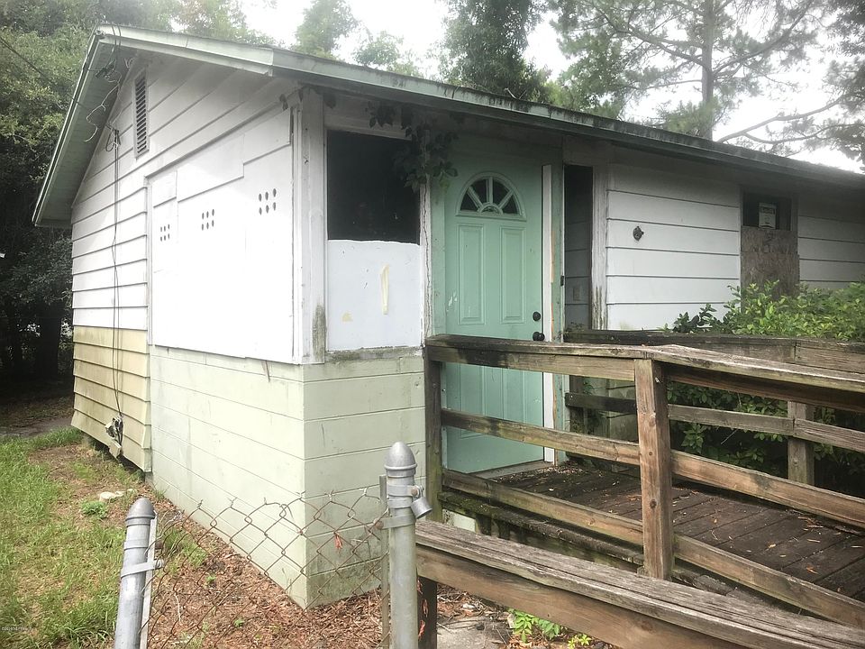 1st image of 1482 E 25th St