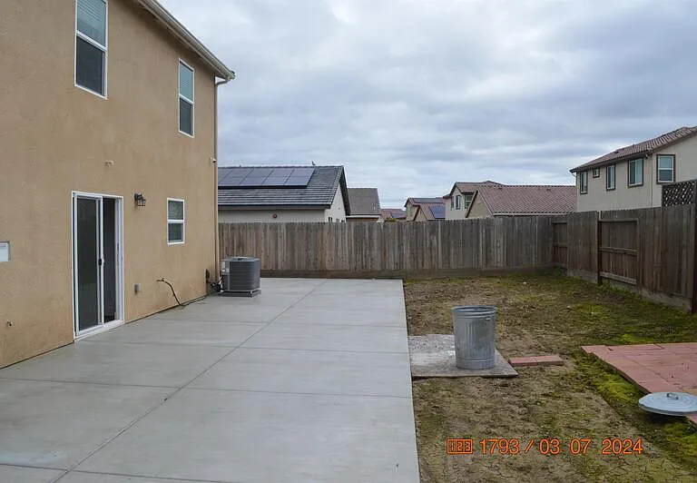 1663 Thistle Ln — Photo 24