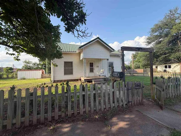 233 E 3rd St, Pawhuska, OK 74056