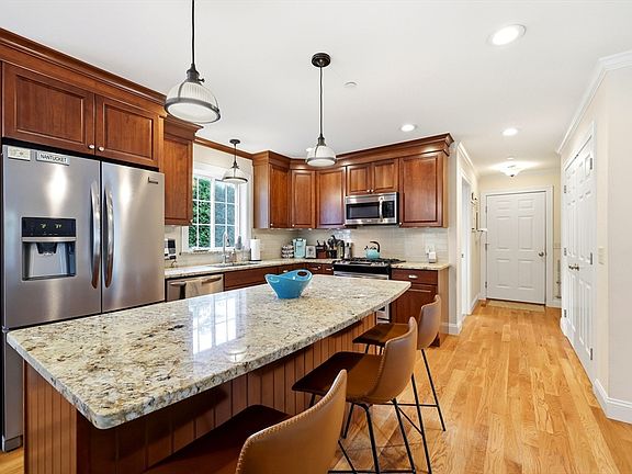4th image of 4 N Hills Ln