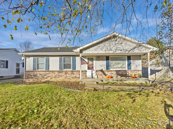 1014 Greenwood St, Middleville, MI 49333