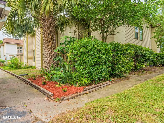 2nd image of 1402 W DEFENDER Court #1402