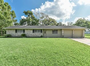 4 N Kaysie St, Angleton, TX 77515