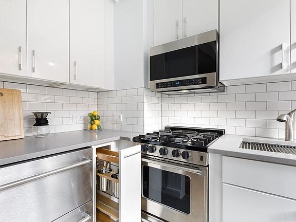 5th image of 405 W 23rd St APT 3K