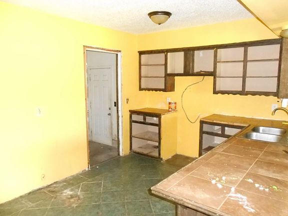4th image of 1025 NE 20th St