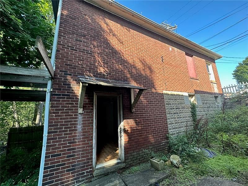 425 Wampum Ave, Ellwood City, PA 16117 Zillow