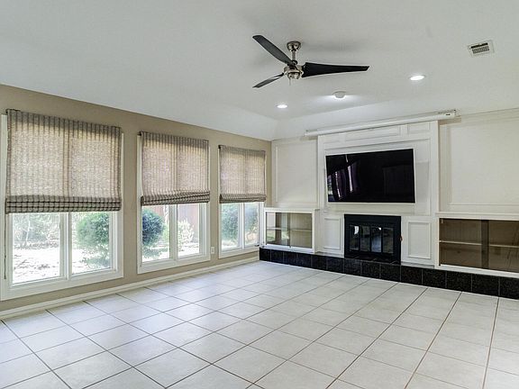 3rd image of 9604 Savannah Ave