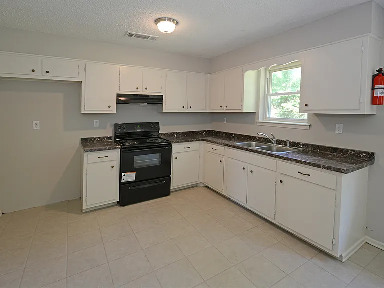 5108 Gray Dr — Photo 4