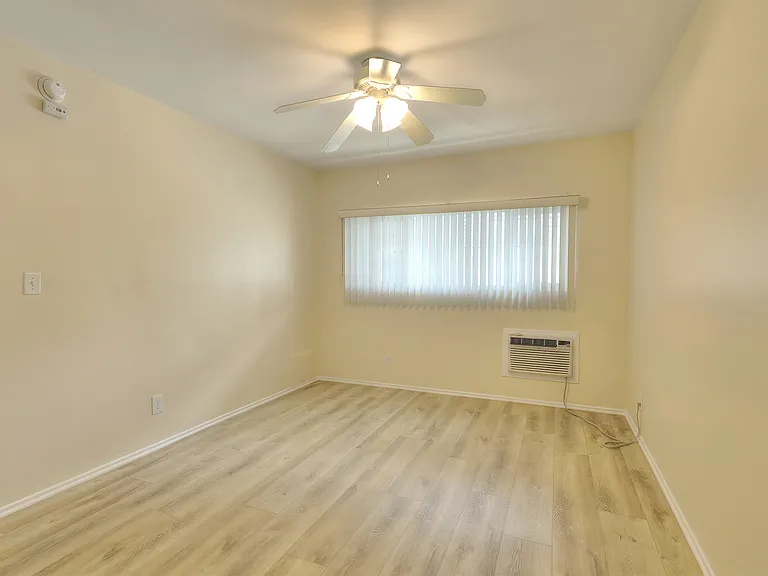 4808 Riverton Ave #6 — Photo 12