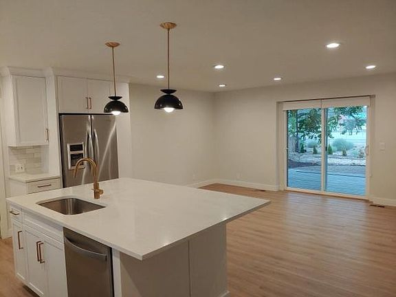 3rd image of 5556 S Edgewood Dr