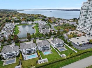 33 Carnegie Abbey Ln, Portsmouth, RI 02871