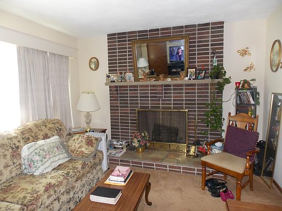 3rd image of 488 Ventura Cir