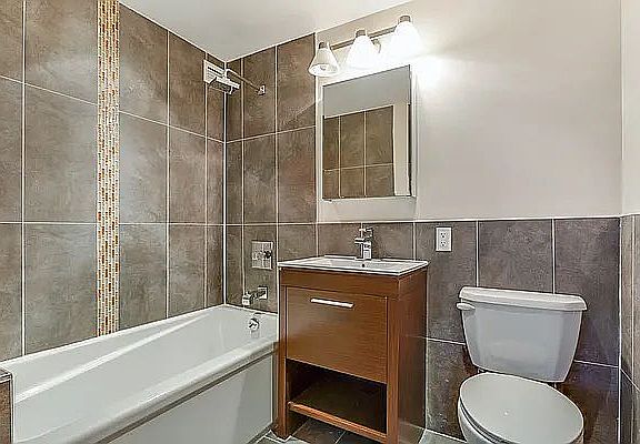 5th image of 90 Sullivan Pl APT 4A