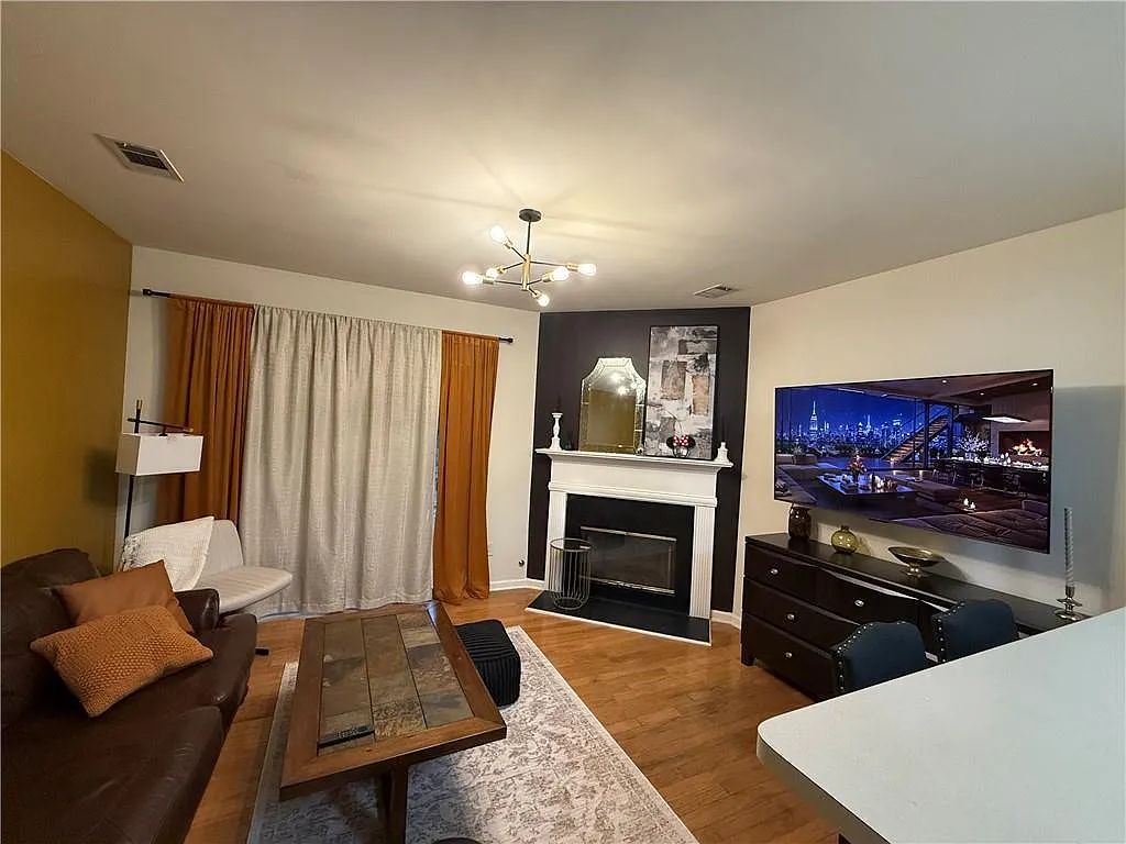 2 bed, 2.5 bath, 1240 sqft, $2,250 — Photo 4