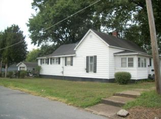 801 Dewey St, Eldorado, IL 62930