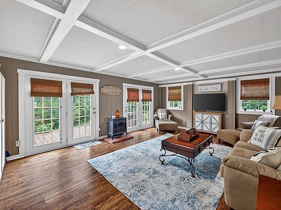 5th image of 155 Mayberry Dr