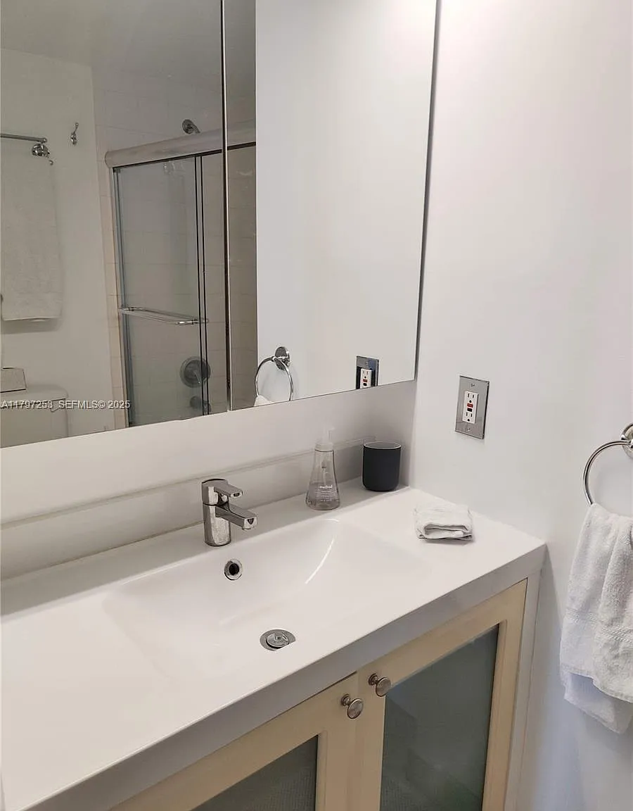 2 bed, 1180 sqft, $4,000 — Photo 3