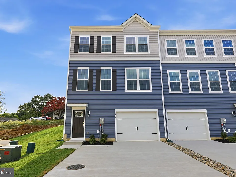1074 Meadowlark Dr