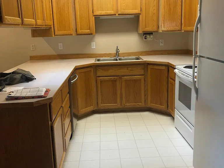 905 SE Stratford Ct — Photo 5