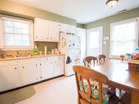 5th image of 257 Dunroven St