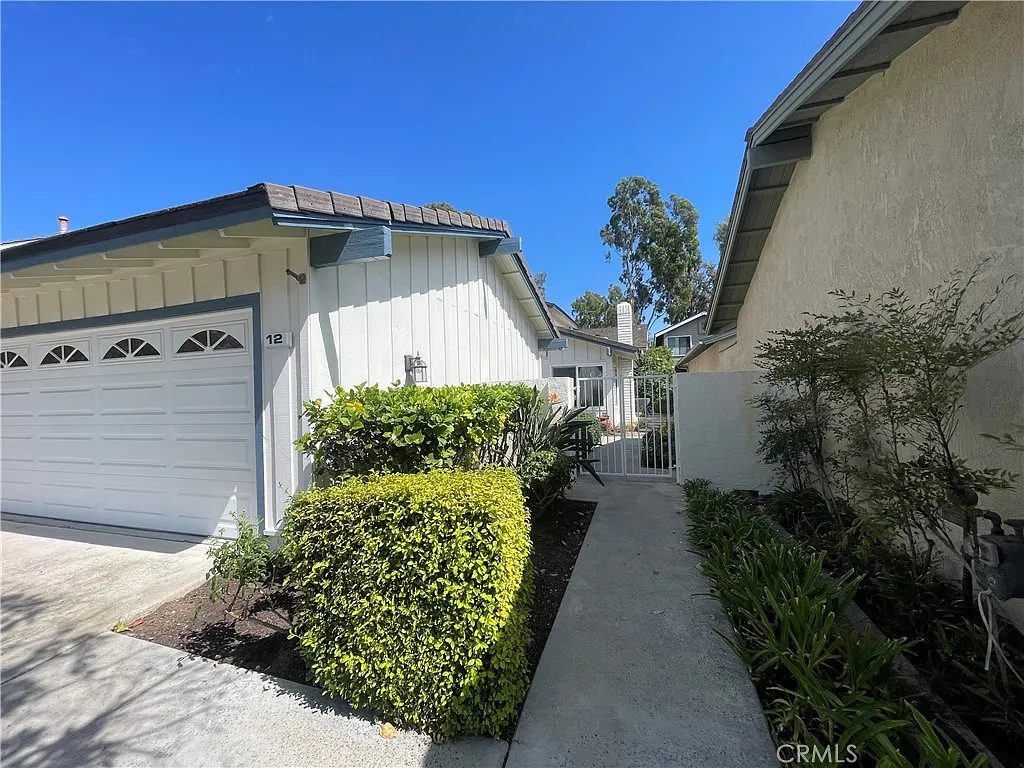 4 bed, 2254 sqft, $5,500 — Photo 2