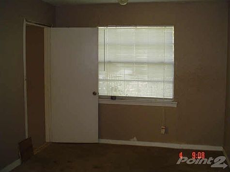3rd image of 2351 Jennings Ave