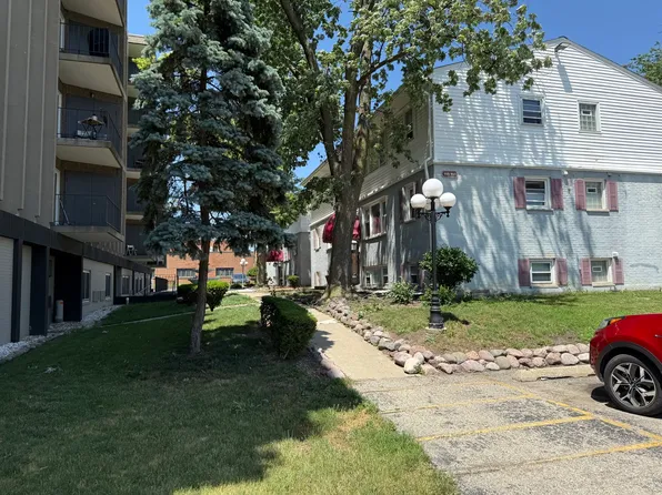 9513 Kelvin Ln APT 2111, Schiller Park, IL 60176