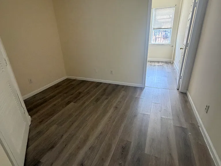 214 64th St #6 — Photo 3