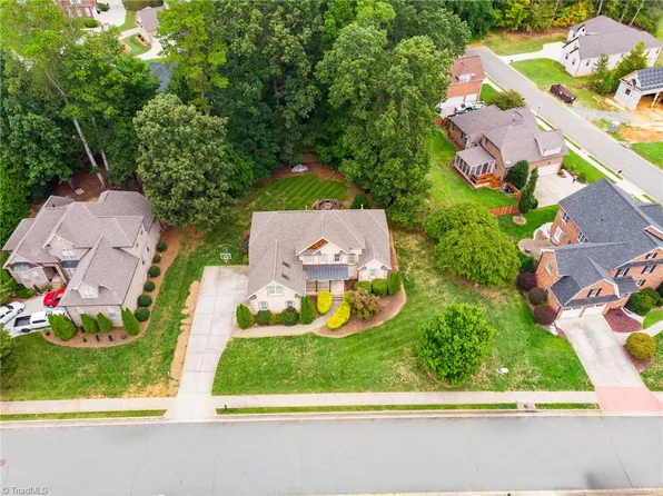 6717 Breeze Pointe Dr, Whitsett, NC 27377