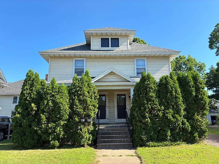 444 Lake St — Photo 1
