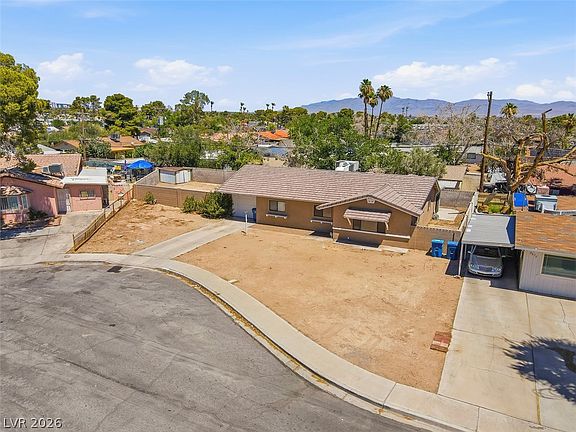 3rd image of 3560 Regents Cir